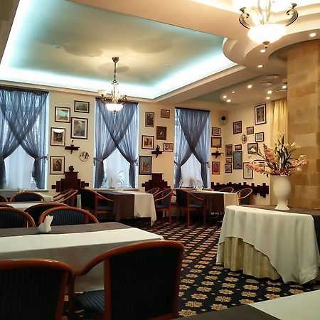 צ'יסינאו Mesogios Hotel מראה חיצוני תמונה