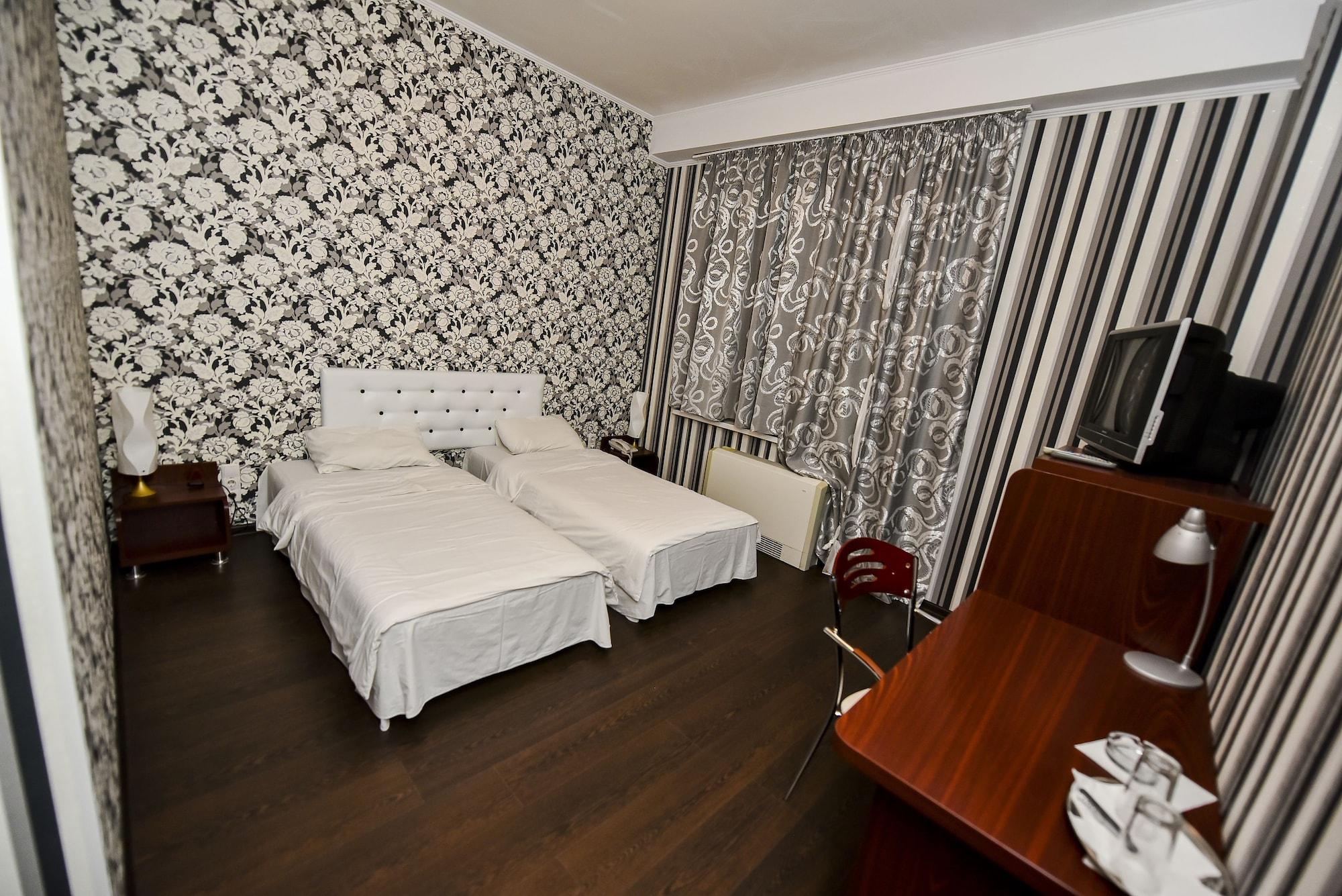 צ'יסינאו Mesogios Hotel מראה חיצוני תמונה