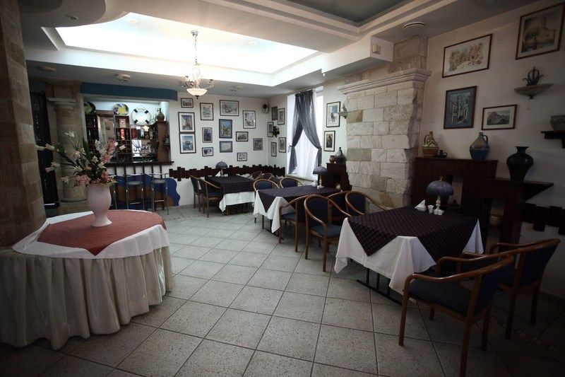 צ'יסינאו Mesogios Hotel מראה חיצוני תמונה