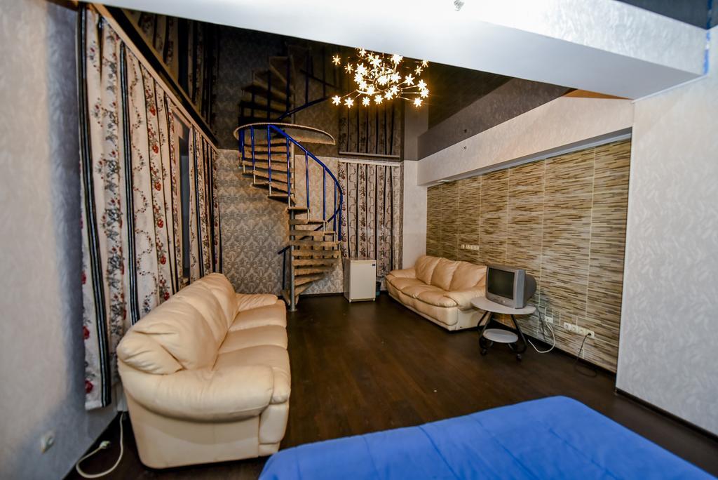 צ'יסינאו Mesogios Hotel מראה חיצוני תמונה