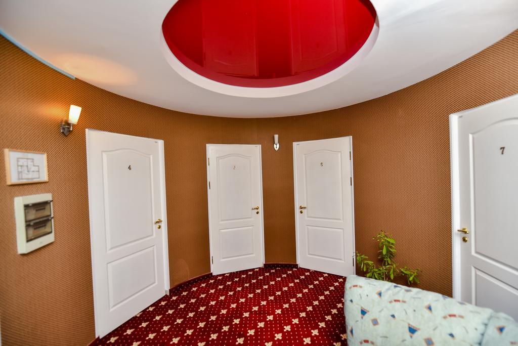 צ'יסינאו Mesogios Hotel מראה חיצוני תמונה