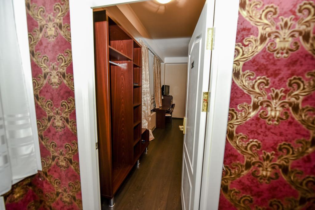 צ'יסינאו Mesogios Hotel מראה חיצוני תמונה