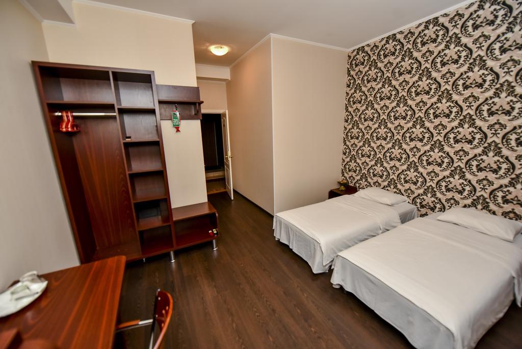 צ'יסינאו Mesogios Hotel מראה חיצוני תמונה