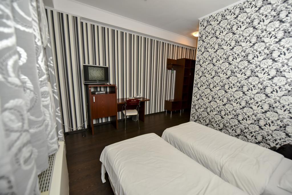צ'יסינאו Mesogios Hotel מראה חיצוני תמונה